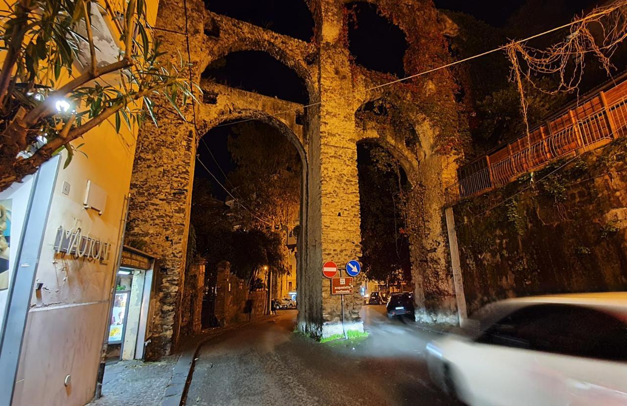 La Casa Sugli Archi Acomodação com café da manhã Salerno Exterior foto